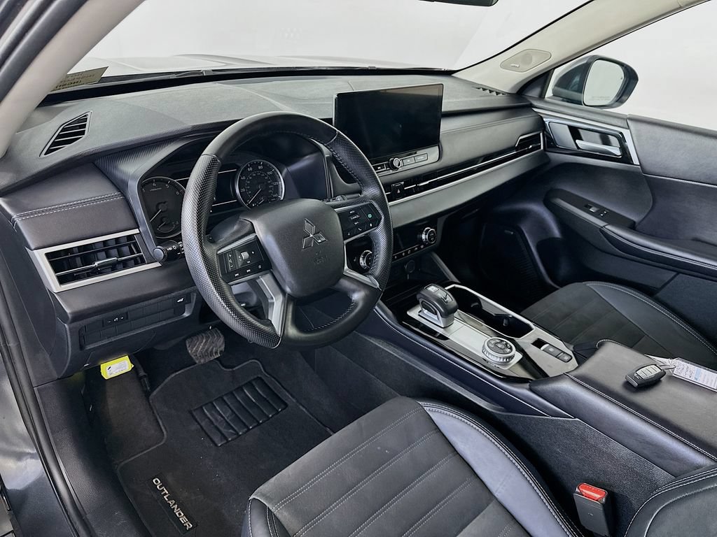Used 2025 Mitsubishi Outlander SE AWD/4WD image 29