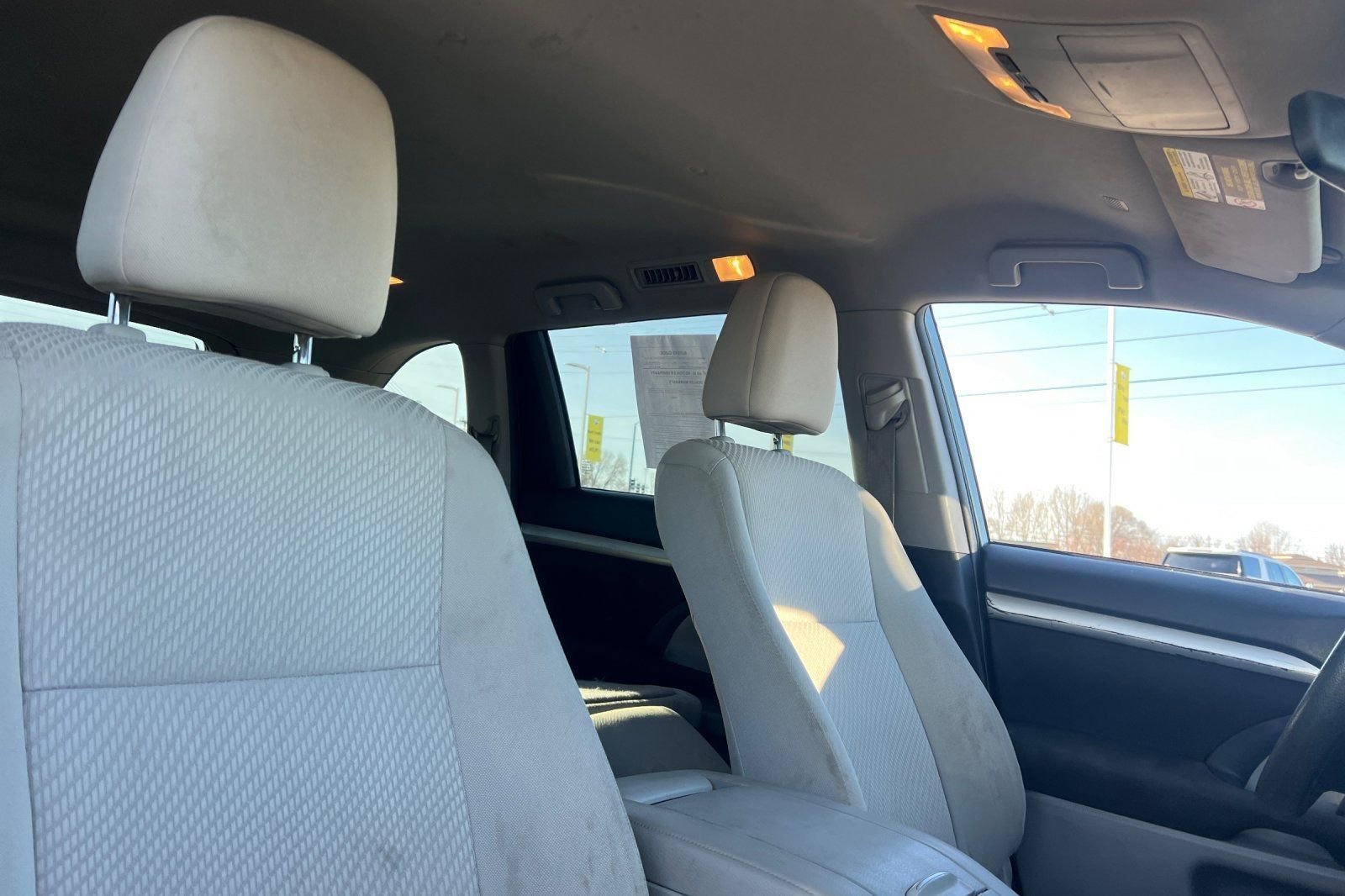 Used 2019 Toyota Highlander LE AWD/4WD image 16
