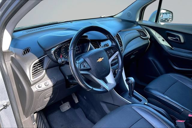Used 2019 Chevrolet Trax LT w/ LT Convenience Package AWD/4WD image 16