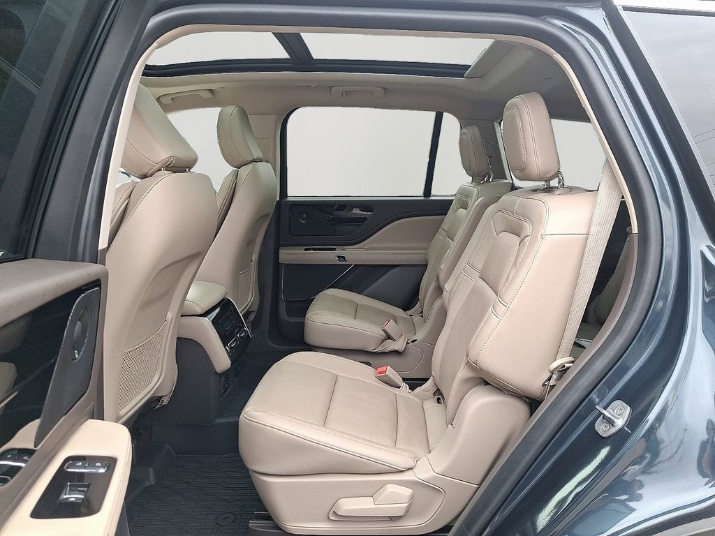 Used 2023 Lincoln Aviator Reserve w/ Equipment Group 201A AWD/4WD image 8