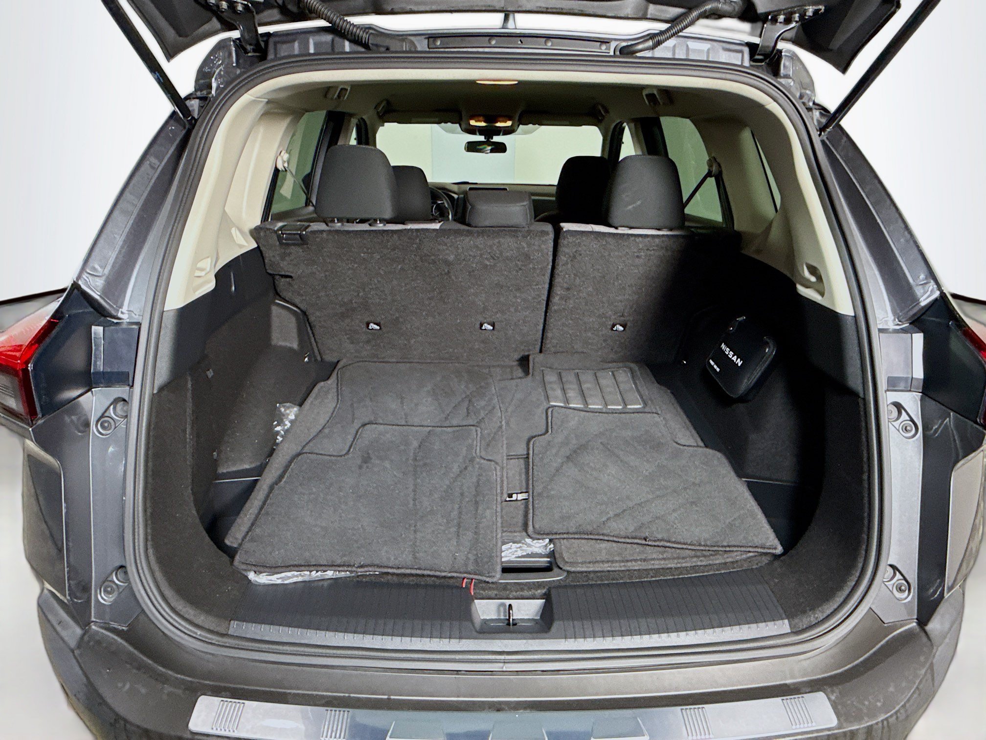 Used 2023 Nissan Rogue SV FWD image 35