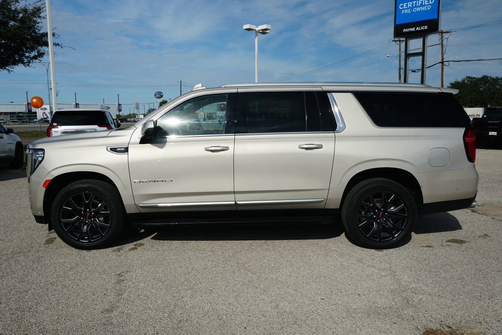 Used 2023 GMC Yukon XL Denali w/ Advanced Technology Package image 12