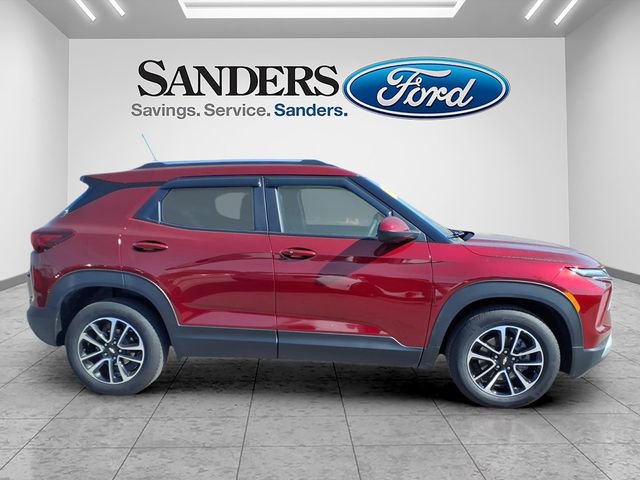 Used 2025 Chevrolet TrailBlazer LT w/ LT Cold Weather Package image 2