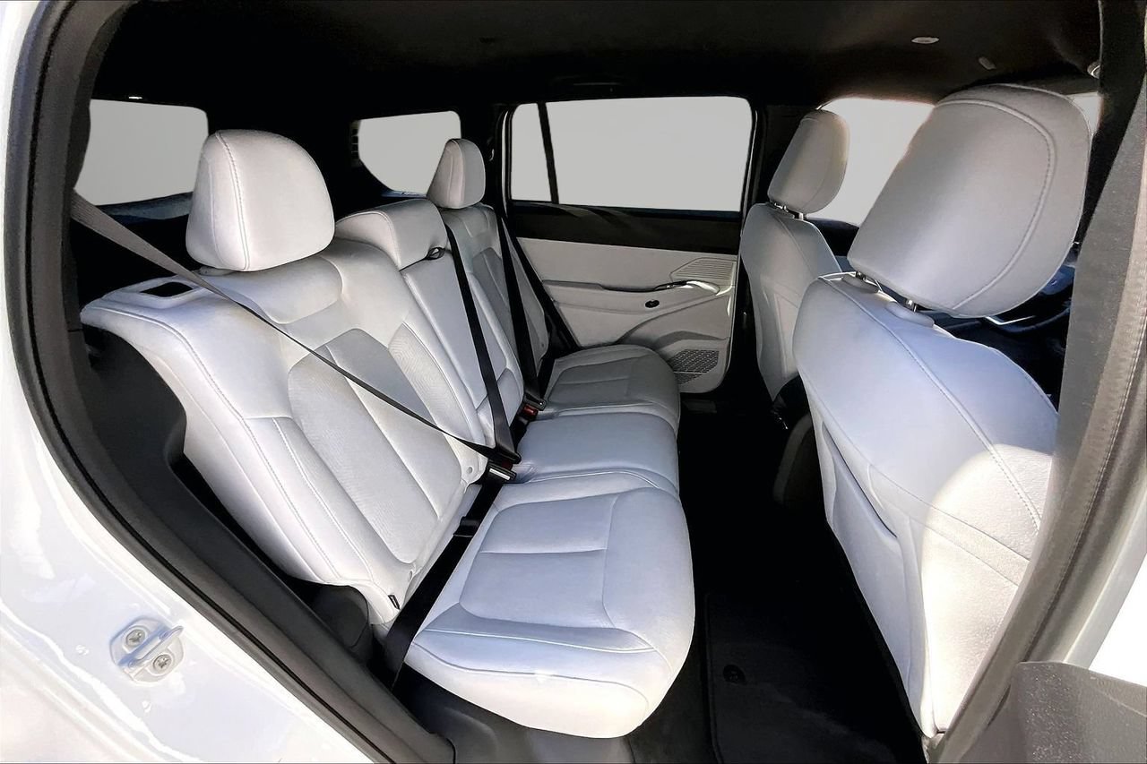 New 2026 Jeep Cherokee Laredo AWD/4WD image 17
