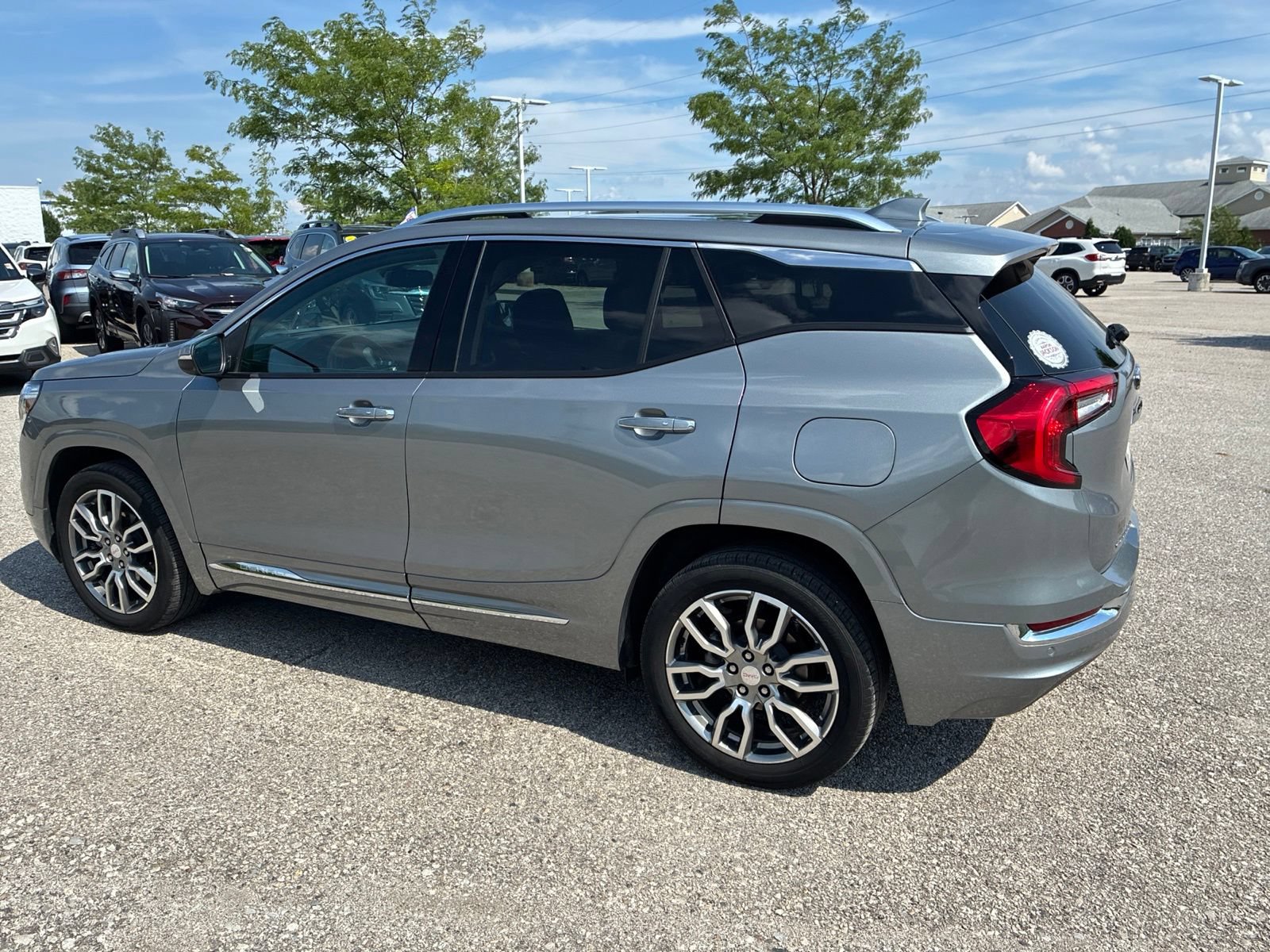 Used 2024 GMC Terrain Denali w/ Denali Premium Package AWD/4WD image 18