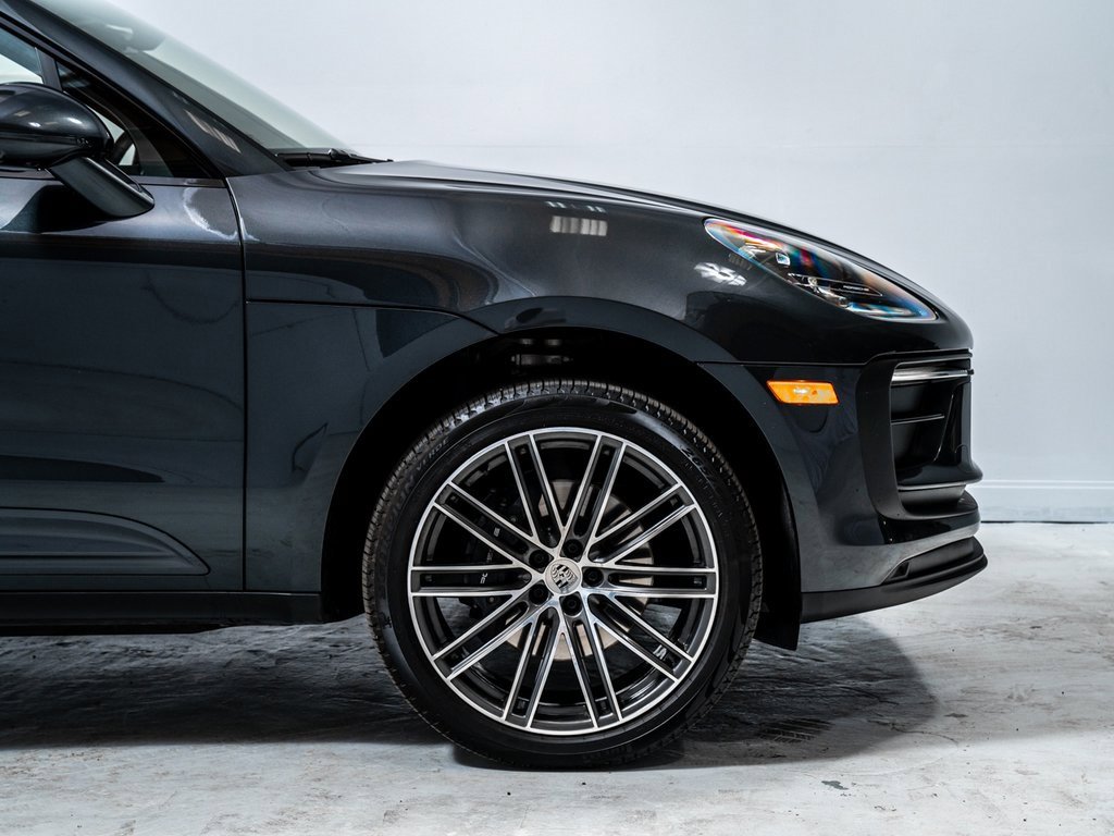 Used 2025 Porsche Macan image 12