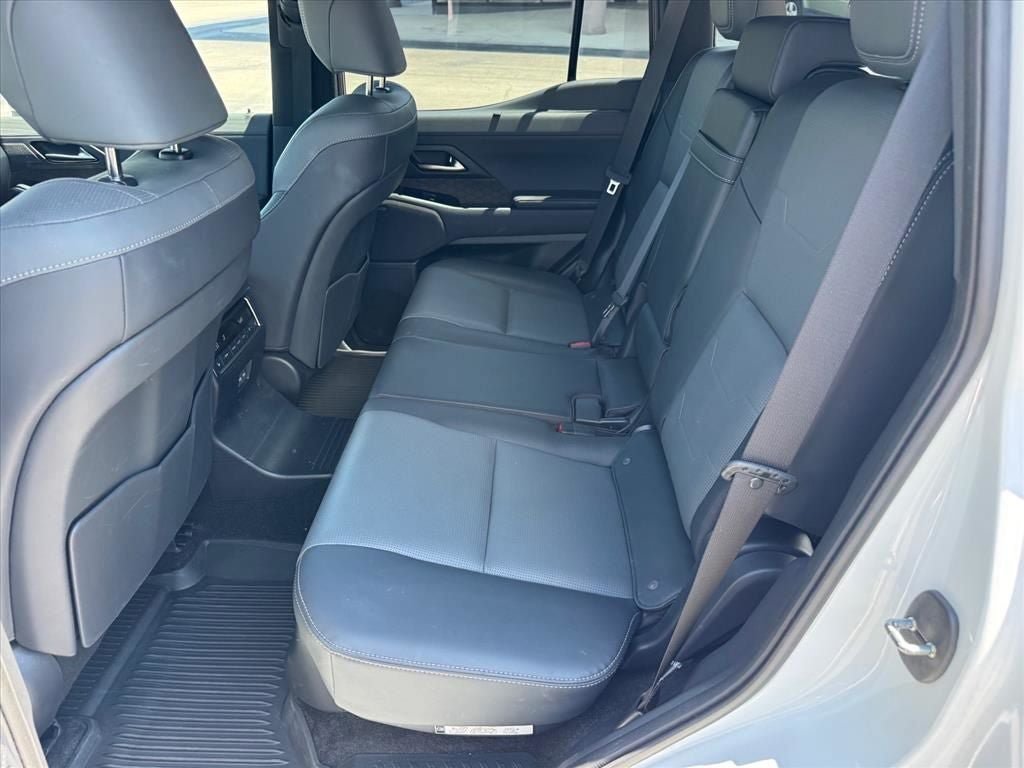 Used 2024 Lexus GX 550 w/ Accessory Package (2T) AWD/4WD image 14