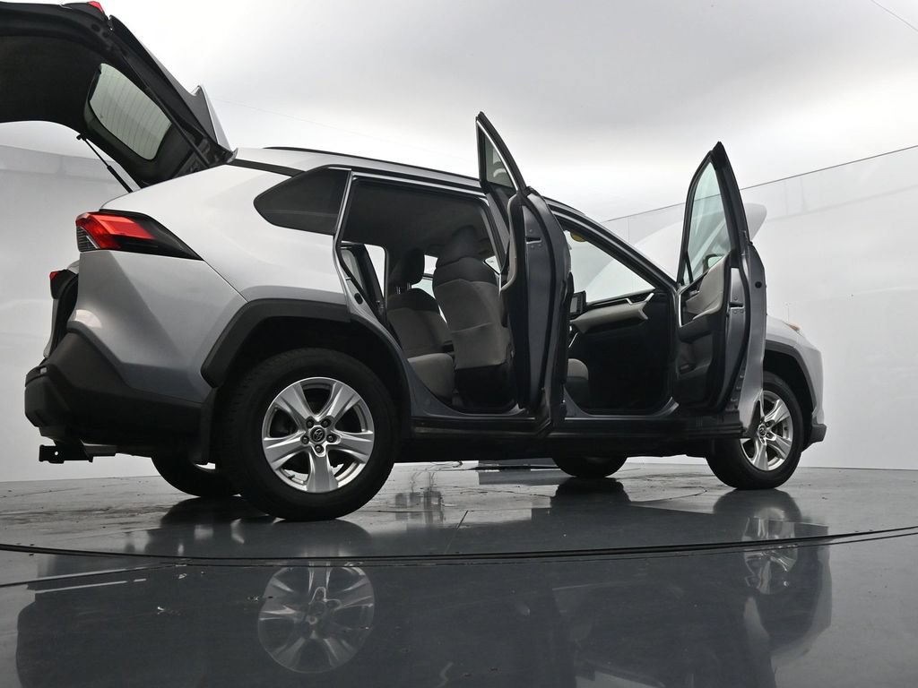 Used 2021 Toyota RAV4 XLE AWD/4WD image 47