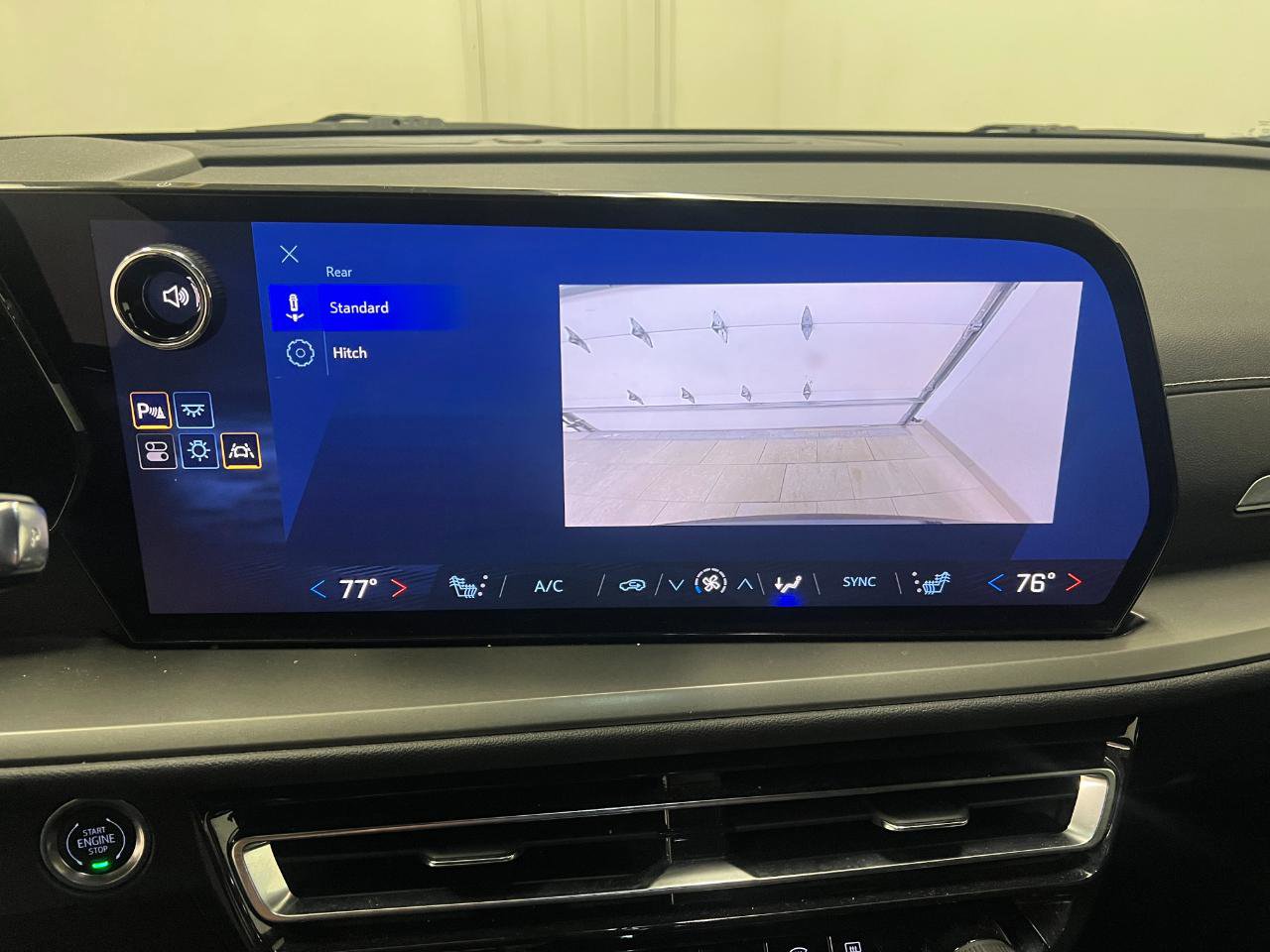 Used 2025 Chevrolet Traverse LT FWD image 22