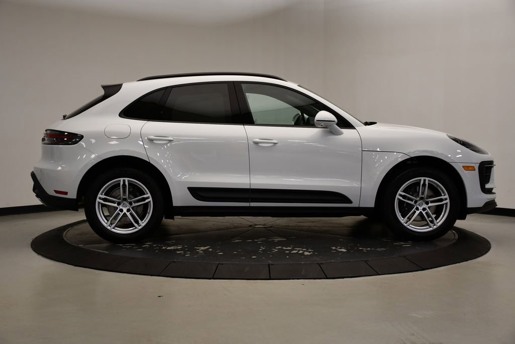 Certified 2025 Porsche Macan image 8