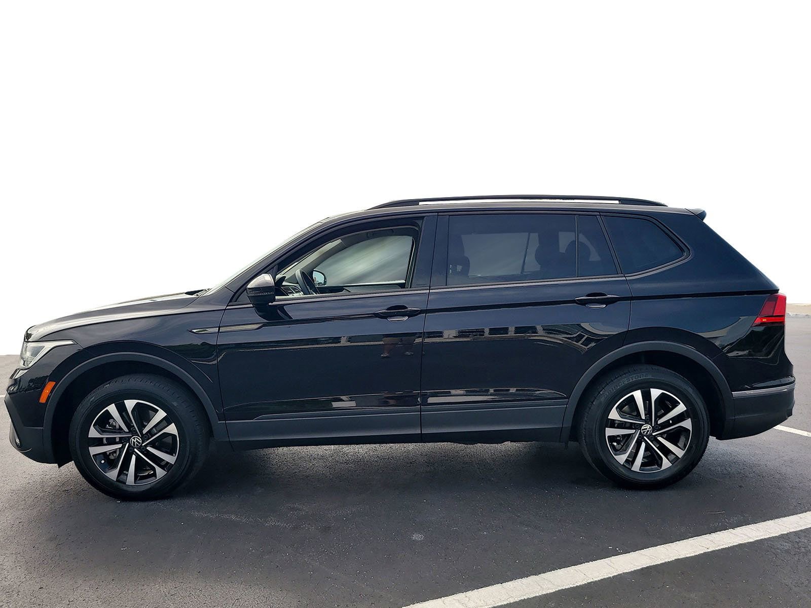 Used 2022 Volkswagen Tiguan S FWD image 5