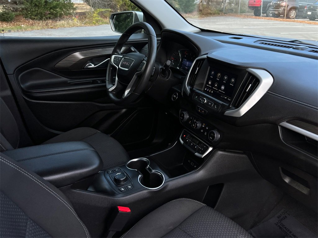 Used 2023 GMC Terrain SLE w/ Driver Convenience Package image 10