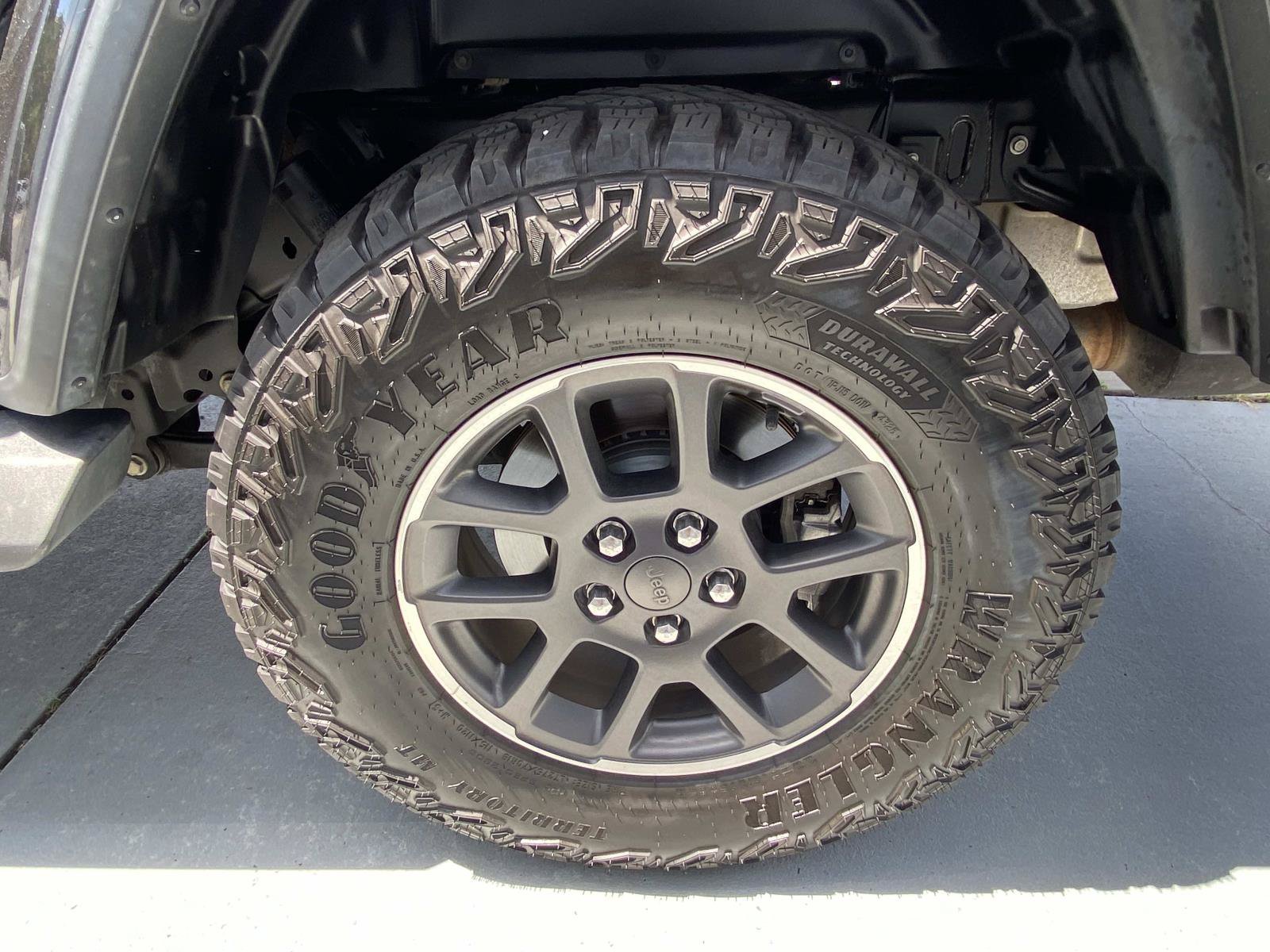 Used 2020 Jeep Gladiator Overland AWD/4WD image 9