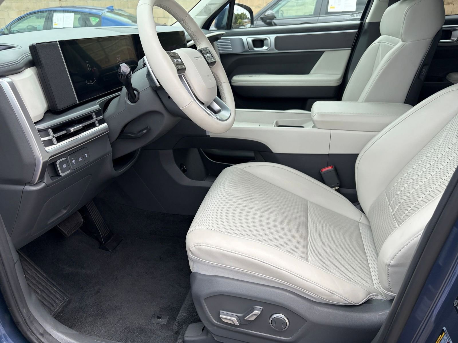 Used 2025 Hyundai Santa Fe SEL FWD image 28