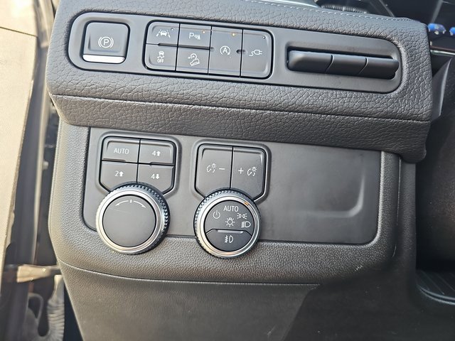 Used 2021 GMC Yukon XL Denali w/ Denali Premium Package image 27