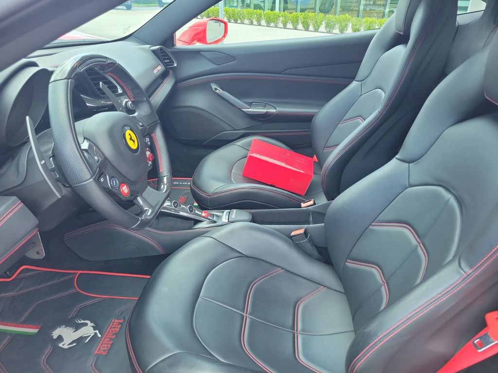 Used 2018 Ferrari 488 GTB RWD image 17