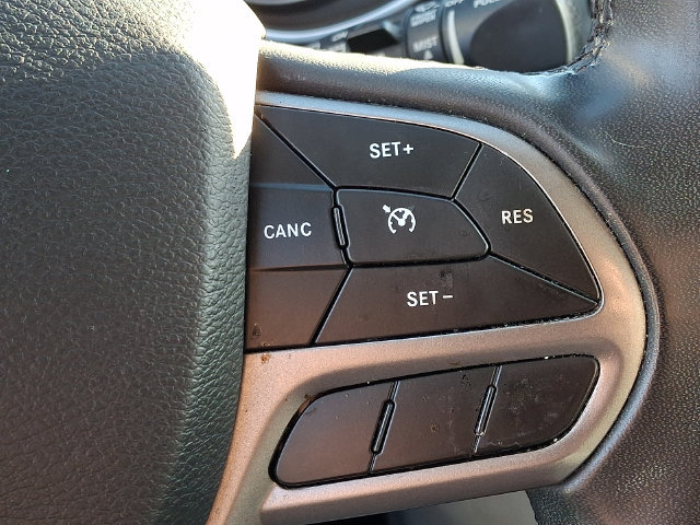 Used 2020 Jeep Cherokee Latitude Plus AWD/4WD image 21