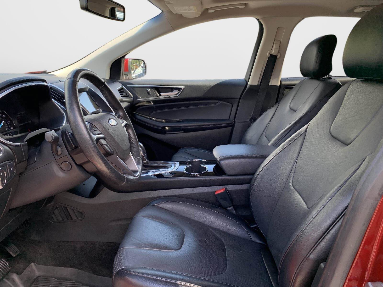 Used 2018 Ford Edge Titanium w/ Equipment Group 301A AWD/4WD image 13