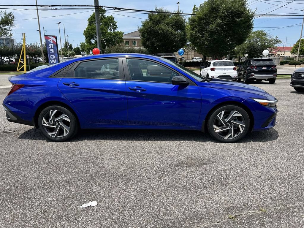 Certified 2025 Hyundai Elantra Sport FWD image 2