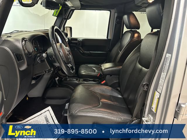 Used 2015 Jeep Wrangler Unlimited Sahara AWD/4WD image 4