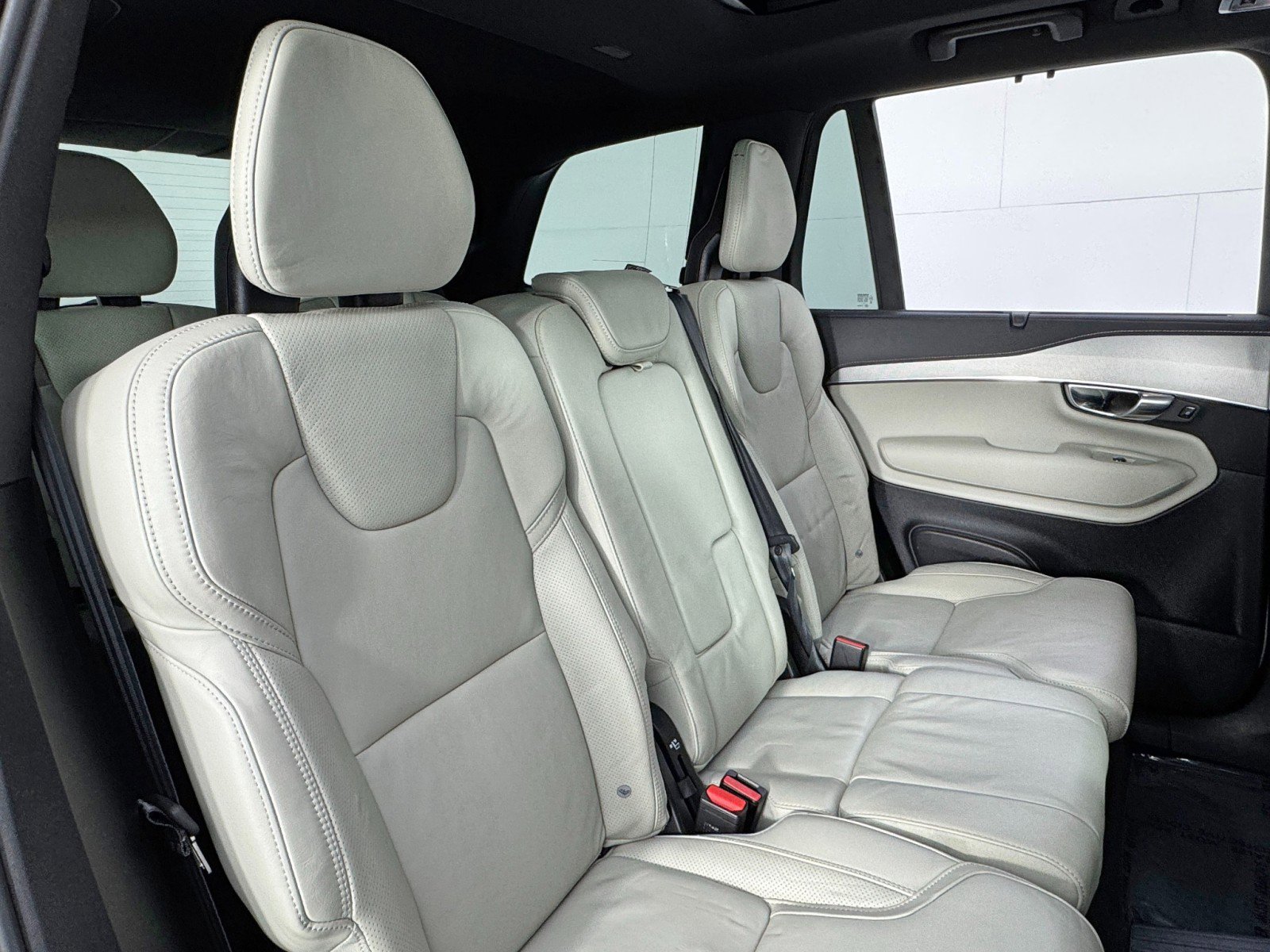 Used 2022 Volvo XC90 T8 R-Design w/ Advanced Package AWD/4WD image 44