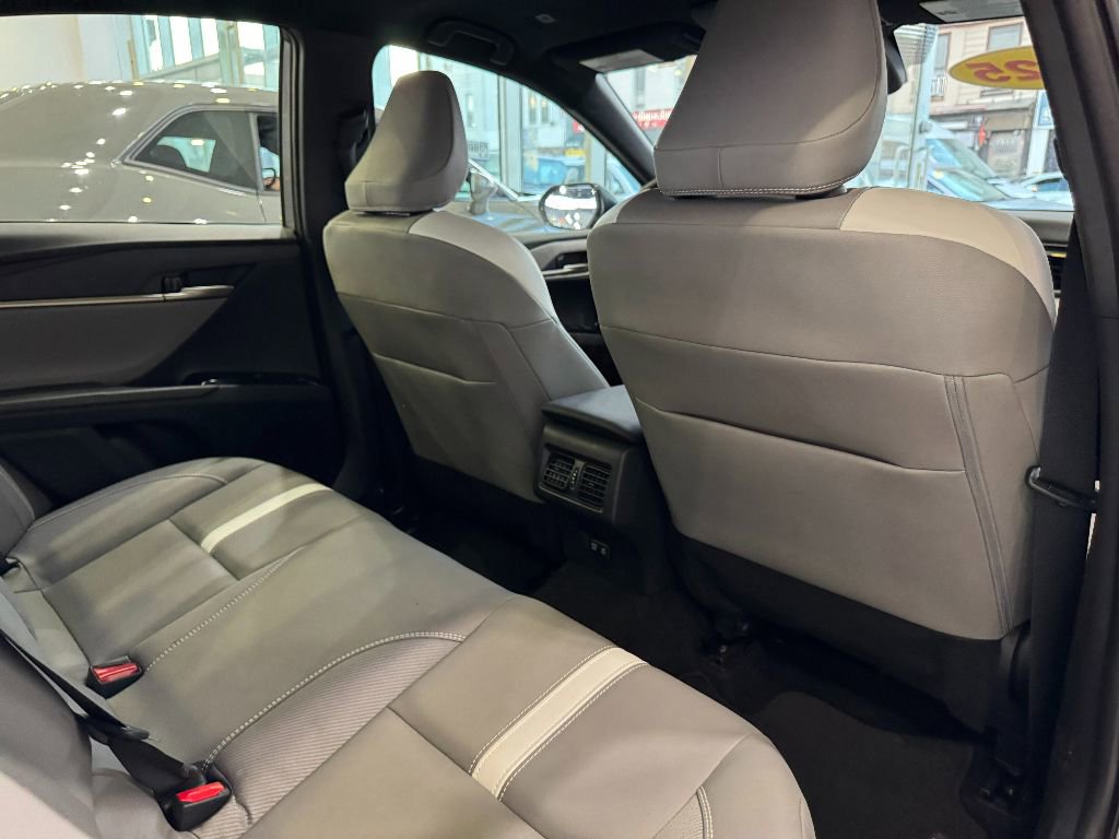 Used 2025 Toyota Camry SE image 27