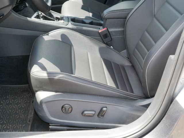 Certified 2022 Volkswagen Jetta SE FWD image 14