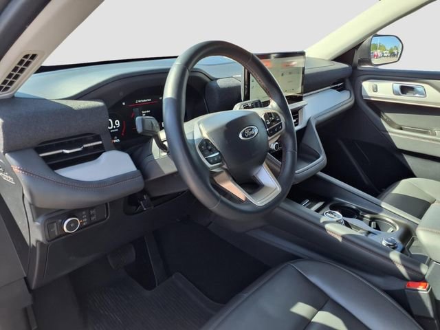 Used 2025 Ford Explorer Active w/ Active Comfort Package RWD image 18