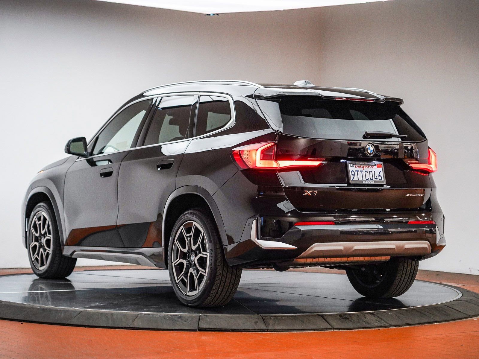 Used 2025 BMW X1 xDrive28i w/ Premium Package image 7