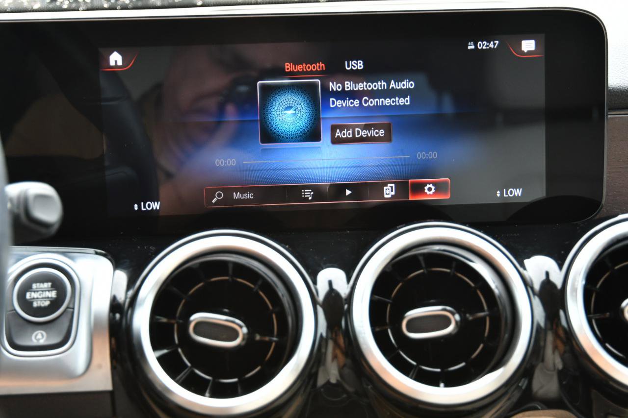 Used 2022 Mercedes-Benz GLB 250 w/ Premium Package image 15