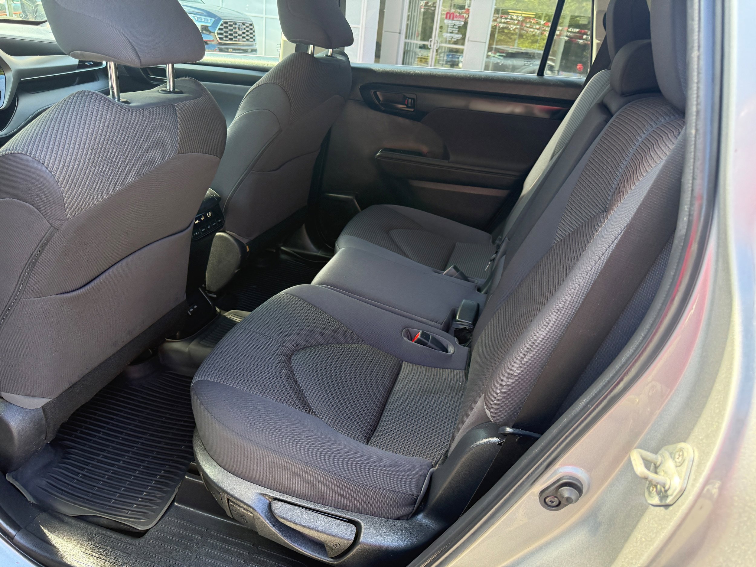 Used 2023 Toyota Highlander LE image 11
