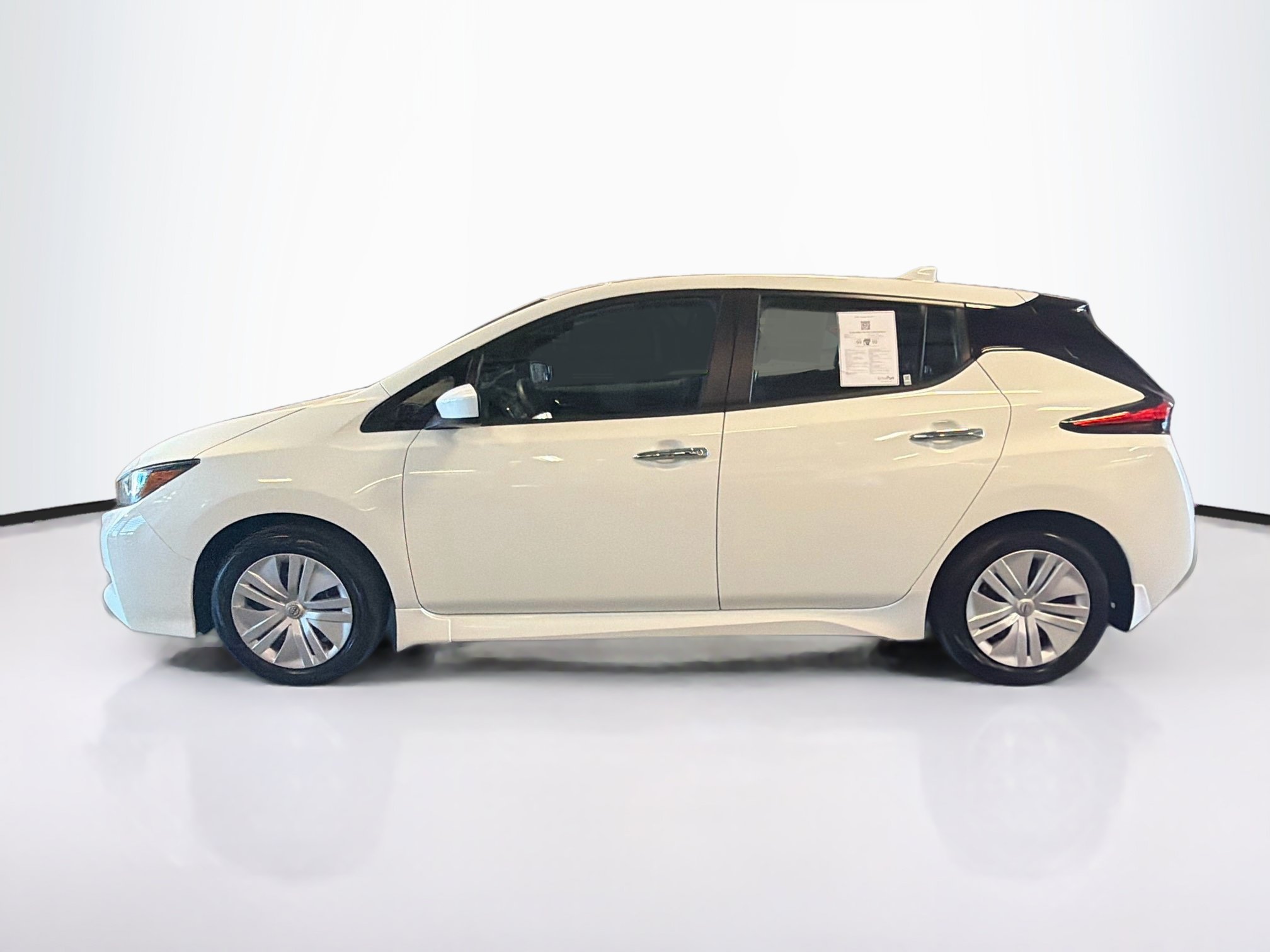 Used 2025 Nissan Leaf S FWD image 4