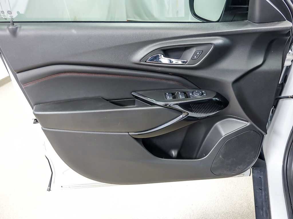 Used 2025 Chevrolet Trax RS w/ Driver Confidence Package FWD image 22
