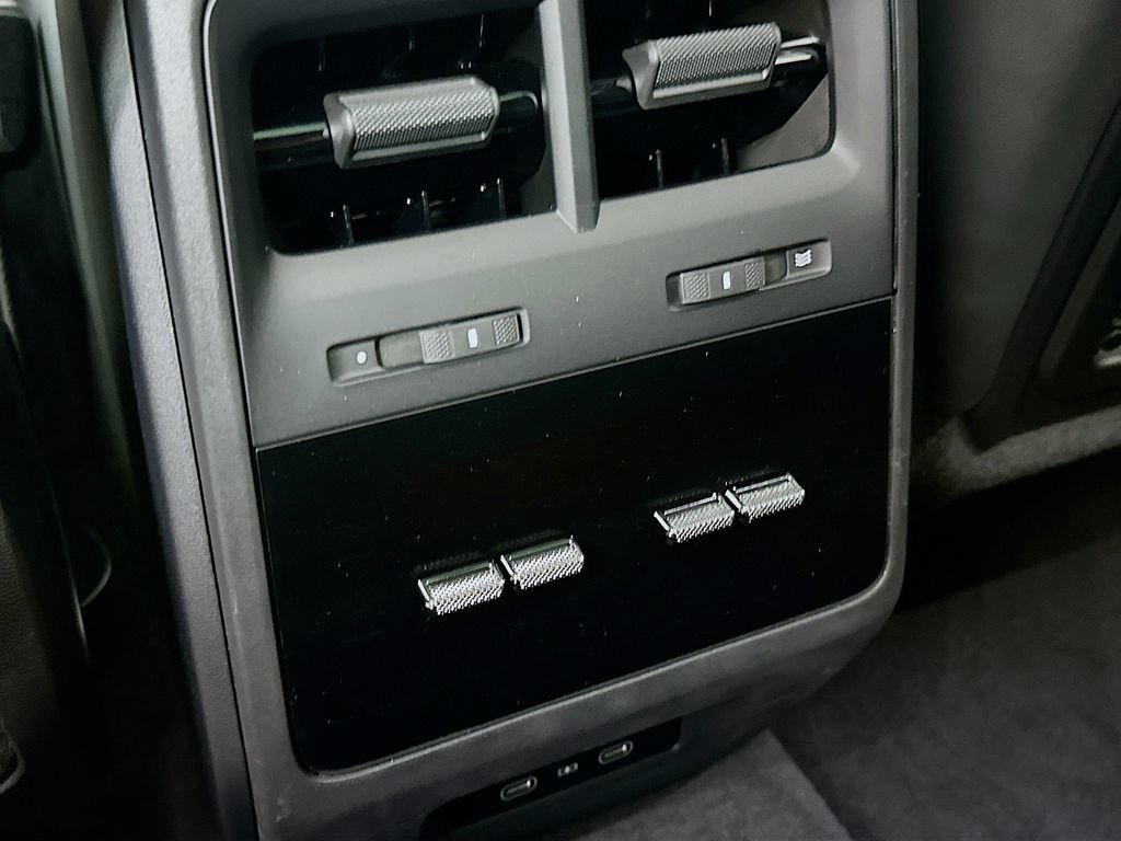 Certified 2025 Porsche Macan Electric RWD image 27