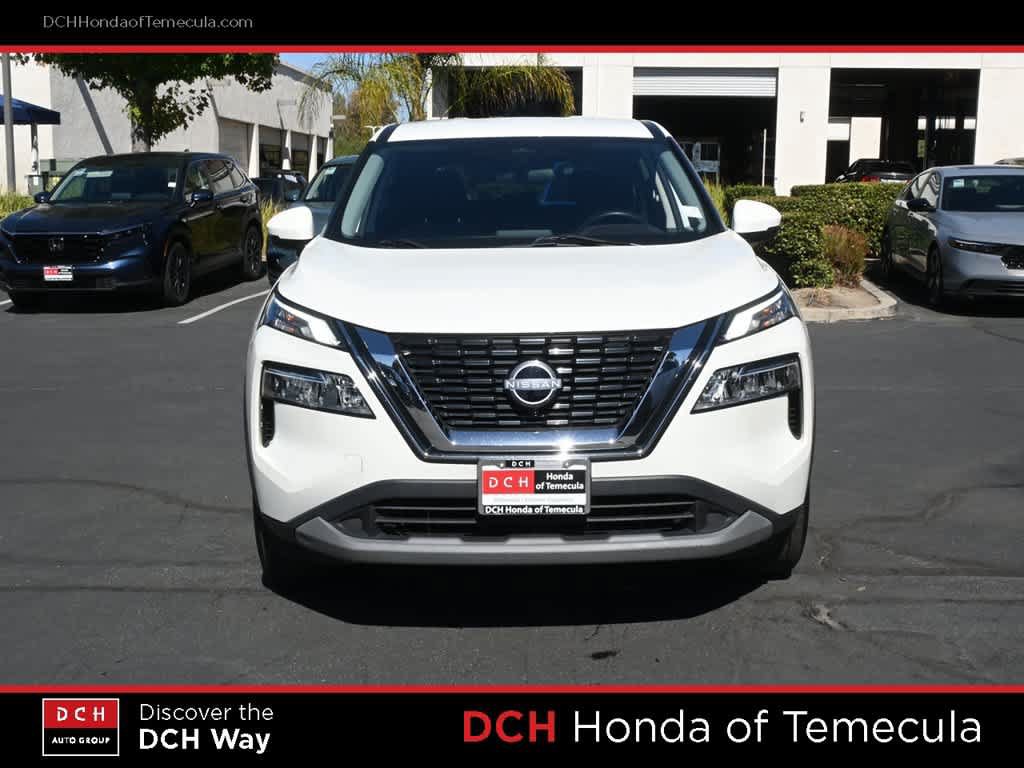 Used 2022 Nissan Rogue SV FWD image 2