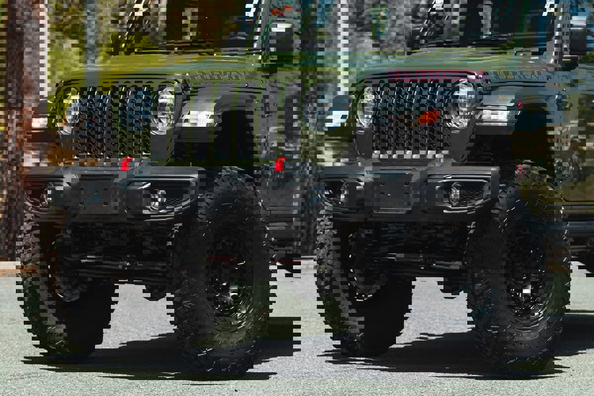 Used 2023 Jeep Gladiator Rubicon image 2