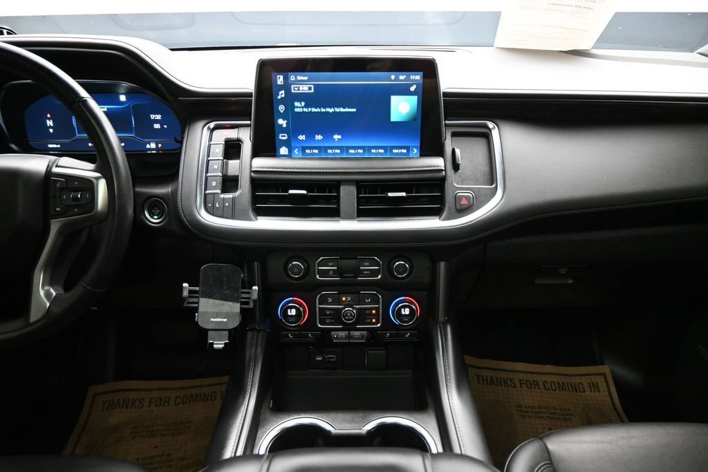 Used 2022 Chevrolet Tahoe Z71 w/ Luxury Package AWD/4WD image 20