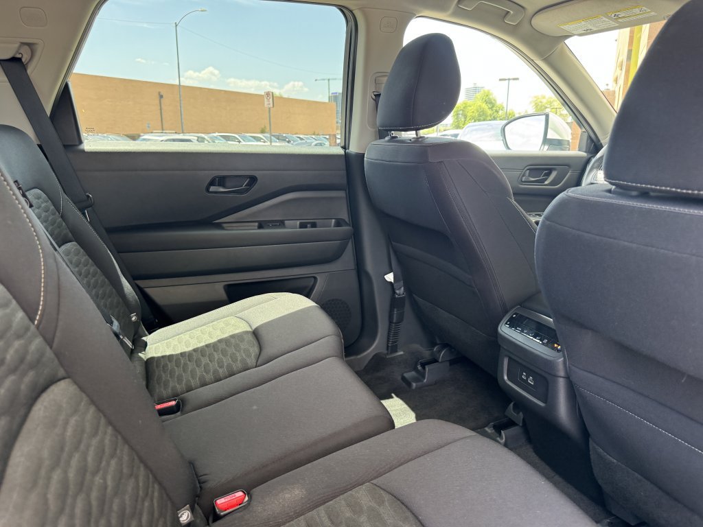 Used 2024 Nissan Pathfinder SV w/ Lighting Package (N92) FWD image 37