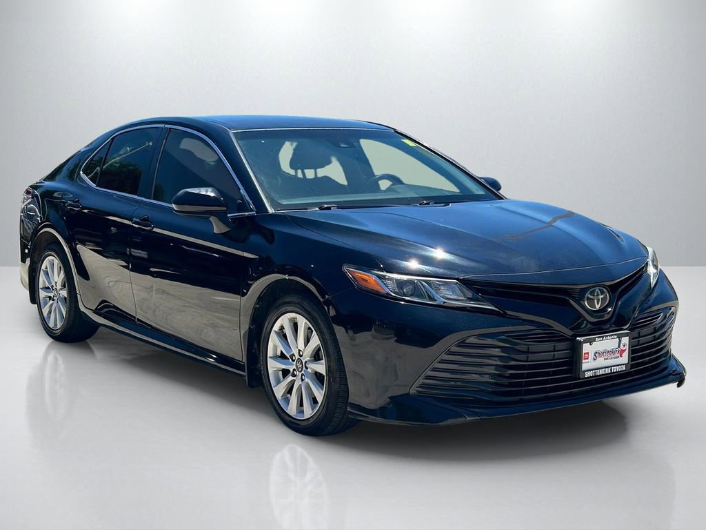 Used 2018 Toyota Camry LE FWD image 3