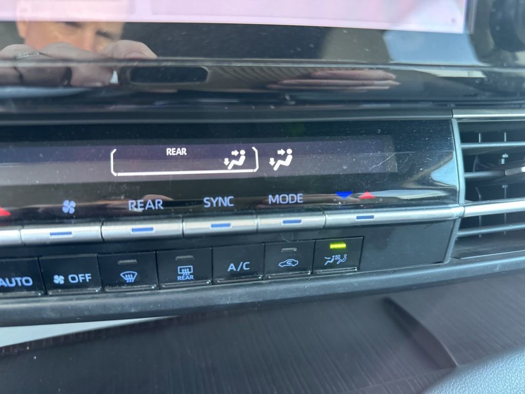 Used 2022 Toyota Sienna LE image 16