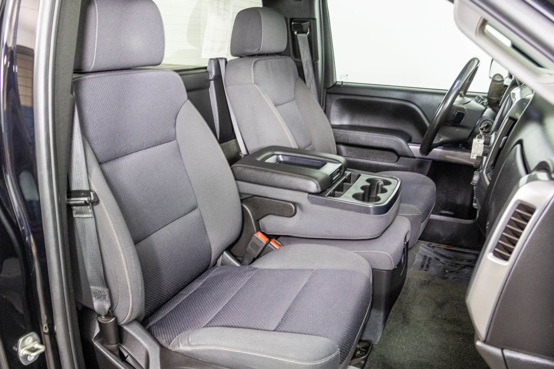 Used 2018 Chevrolet Silverado 1500 LT w/ LT Convenience Package AWD/4WD image 34