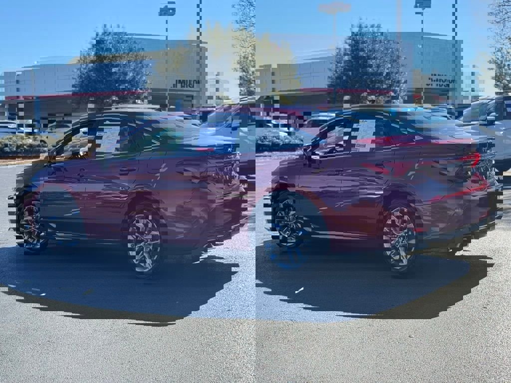 Used 2019 Toyota Avalon XLE w/ Moonroof Package image 13