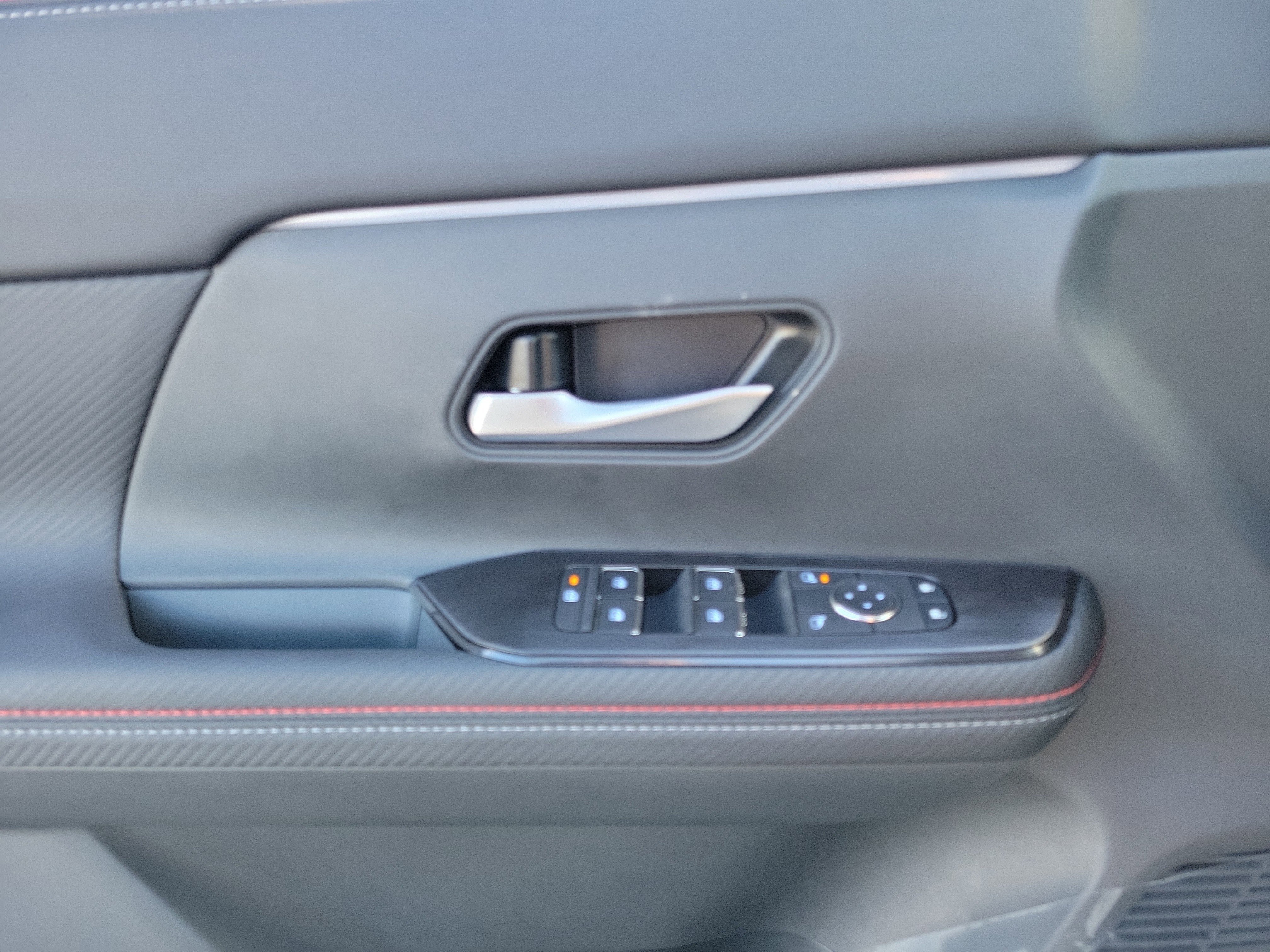New 2026 Nissan Kicks SR w/ Cold Weather Package AWD/4WD image 17
