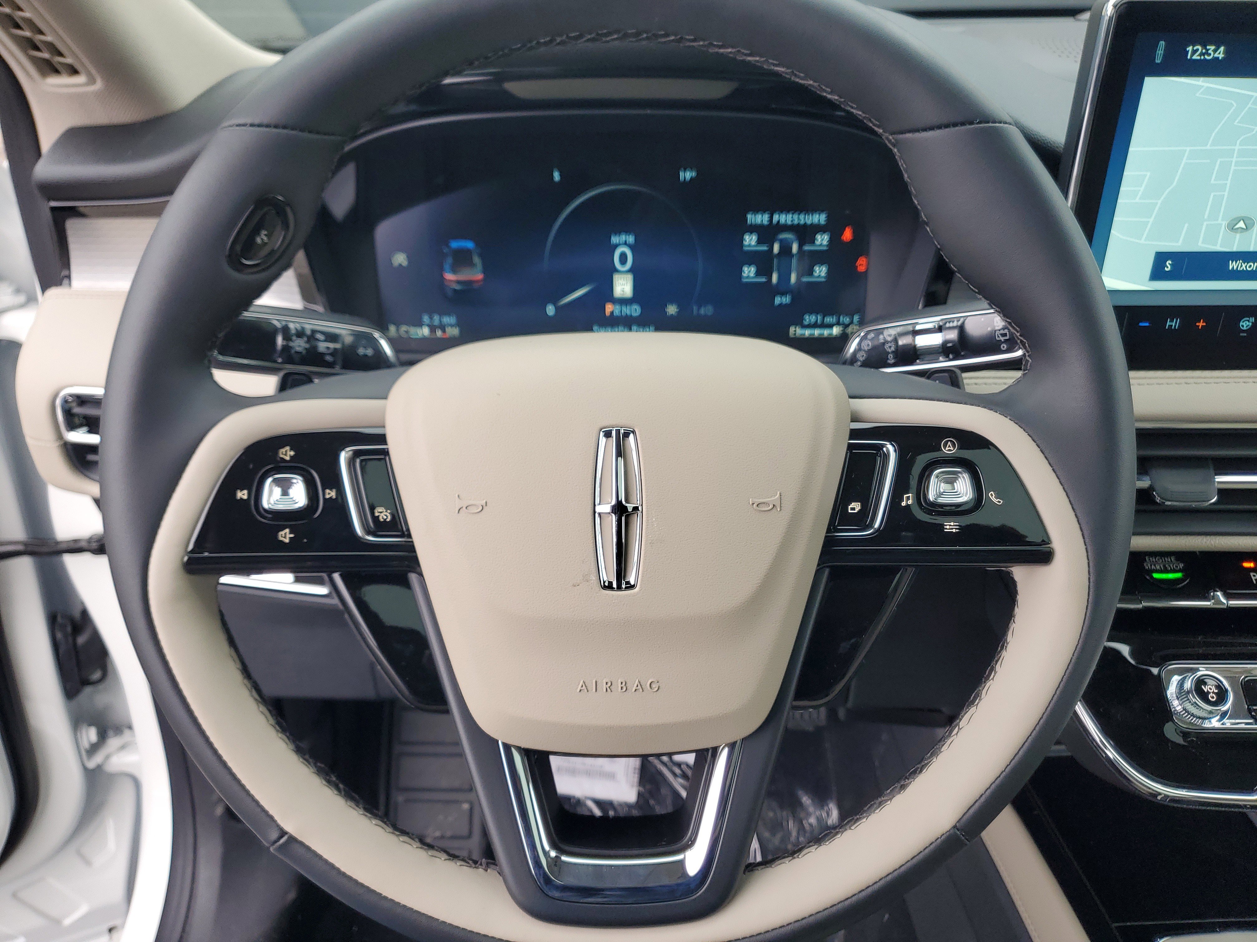 New 2026 Lincoln Corsair Premiere image 16