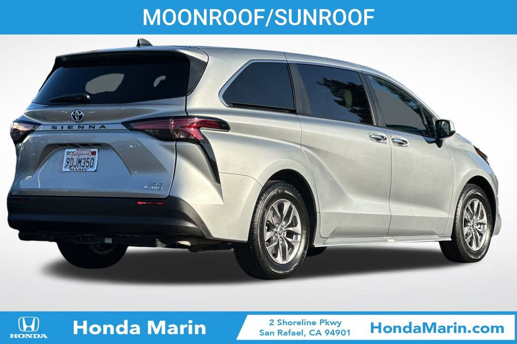 Used 2022 Toyota Sienna XLE image 5