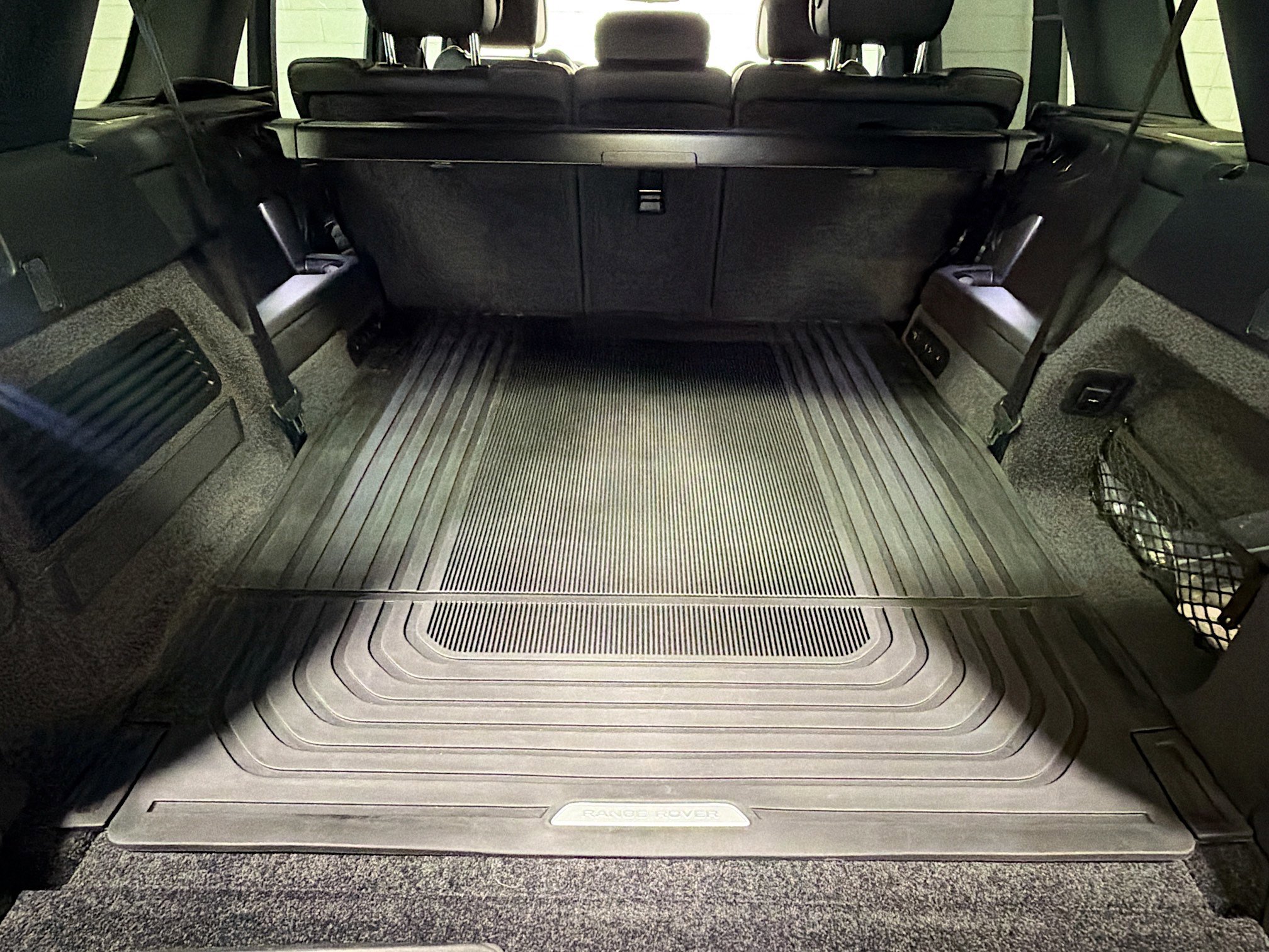 Used 2025 Land Rover Range Rover Long Wheelbase SE image 12