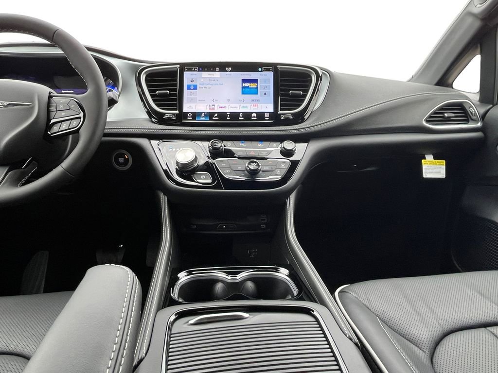 New 2026 Chrysler Pacifica Limited image 3