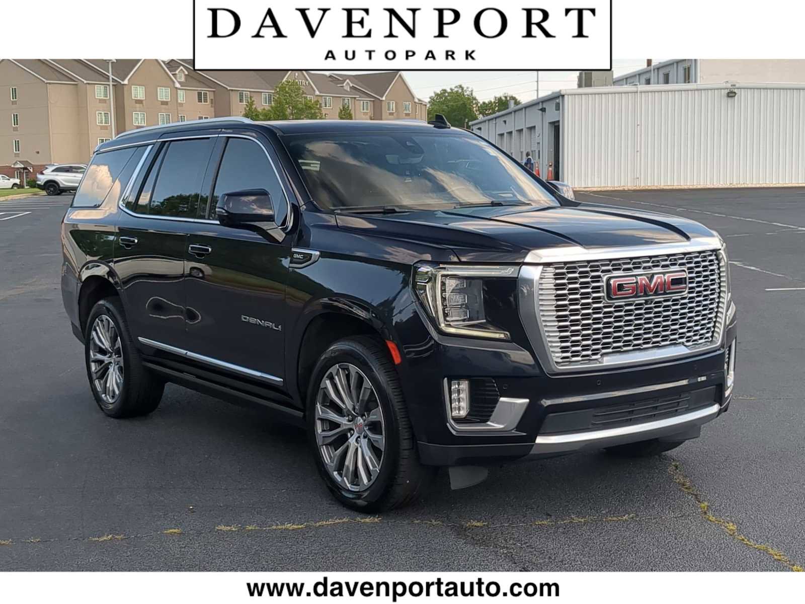 Used 2021 GMC Yukon Denali w/ Denali Premium Package AWD/4WD image 1