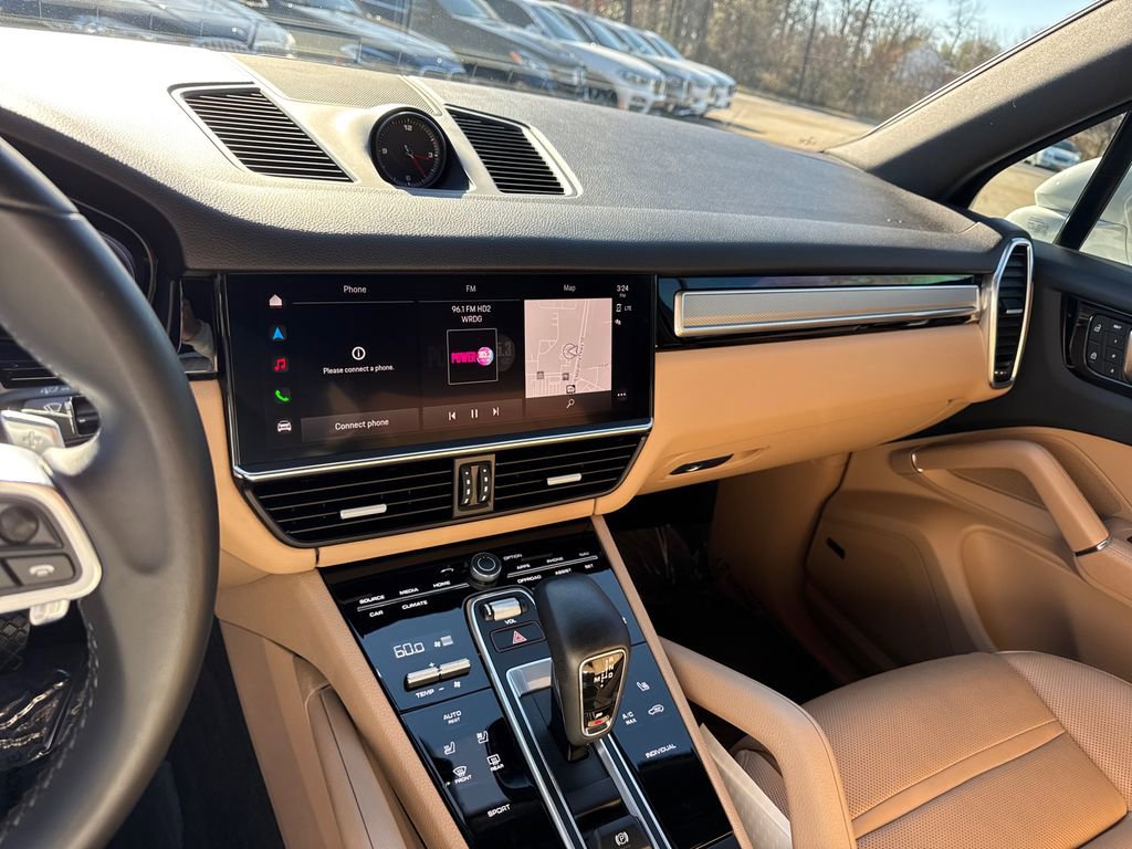 Used 2023 Porsche Cayenne Platinum Edition image 29