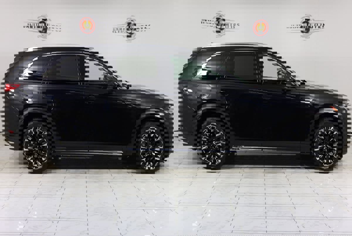 Used 2024 MAZDA CX-90 Plug-In Hybrid w/ Premium Pkg image 2